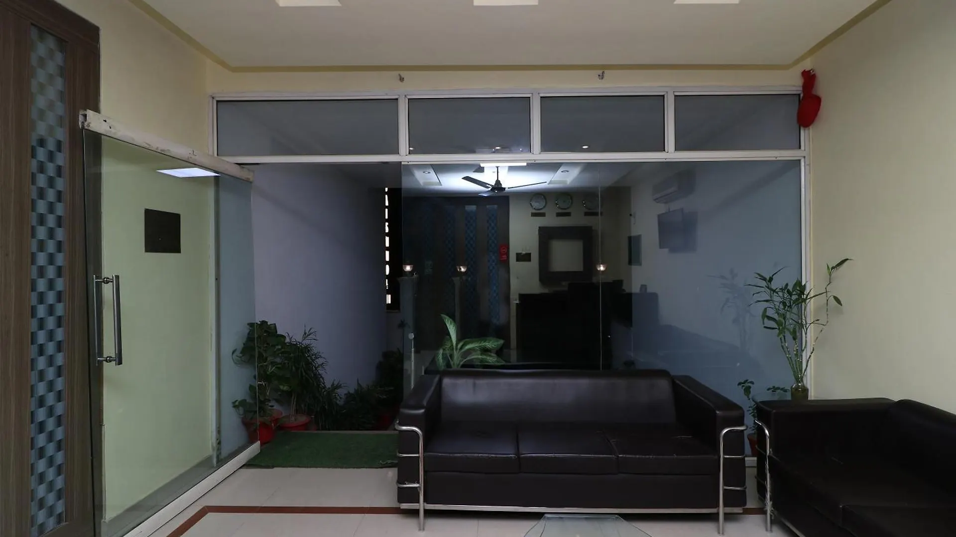 Oyo 389 Hotel Applee Inn Gurgaon