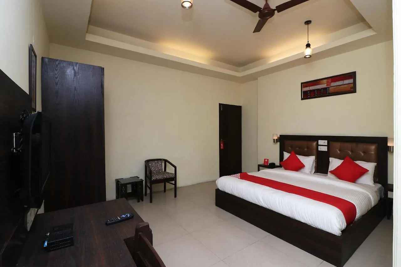 Oyo 389 Hotel Applee Inn Gurgaon 3*,