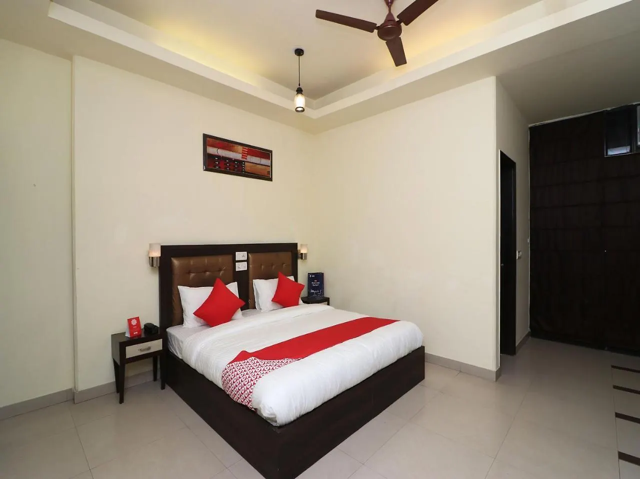 ***  Oyo 389 Hotel Applee Inn Gurgaon India